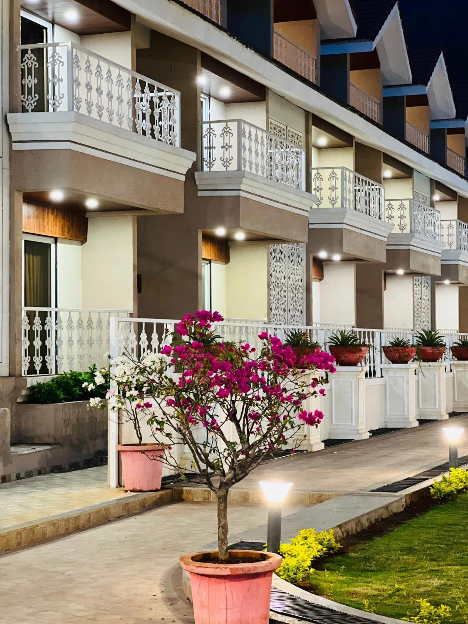 The Grand Leela Resort Khopoli Exterior photo