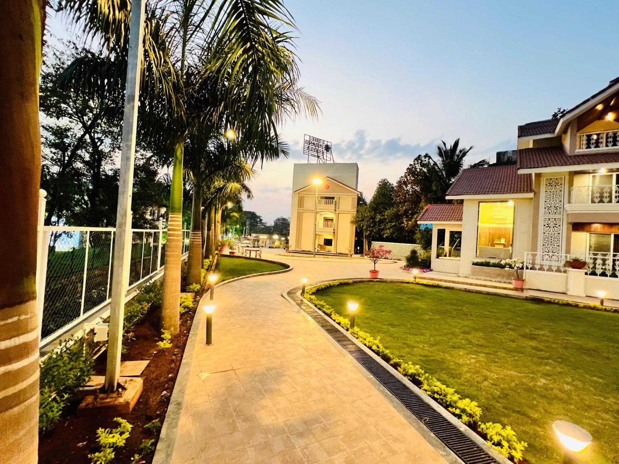 The Grand Leela Resort Khopoli Exterior photo