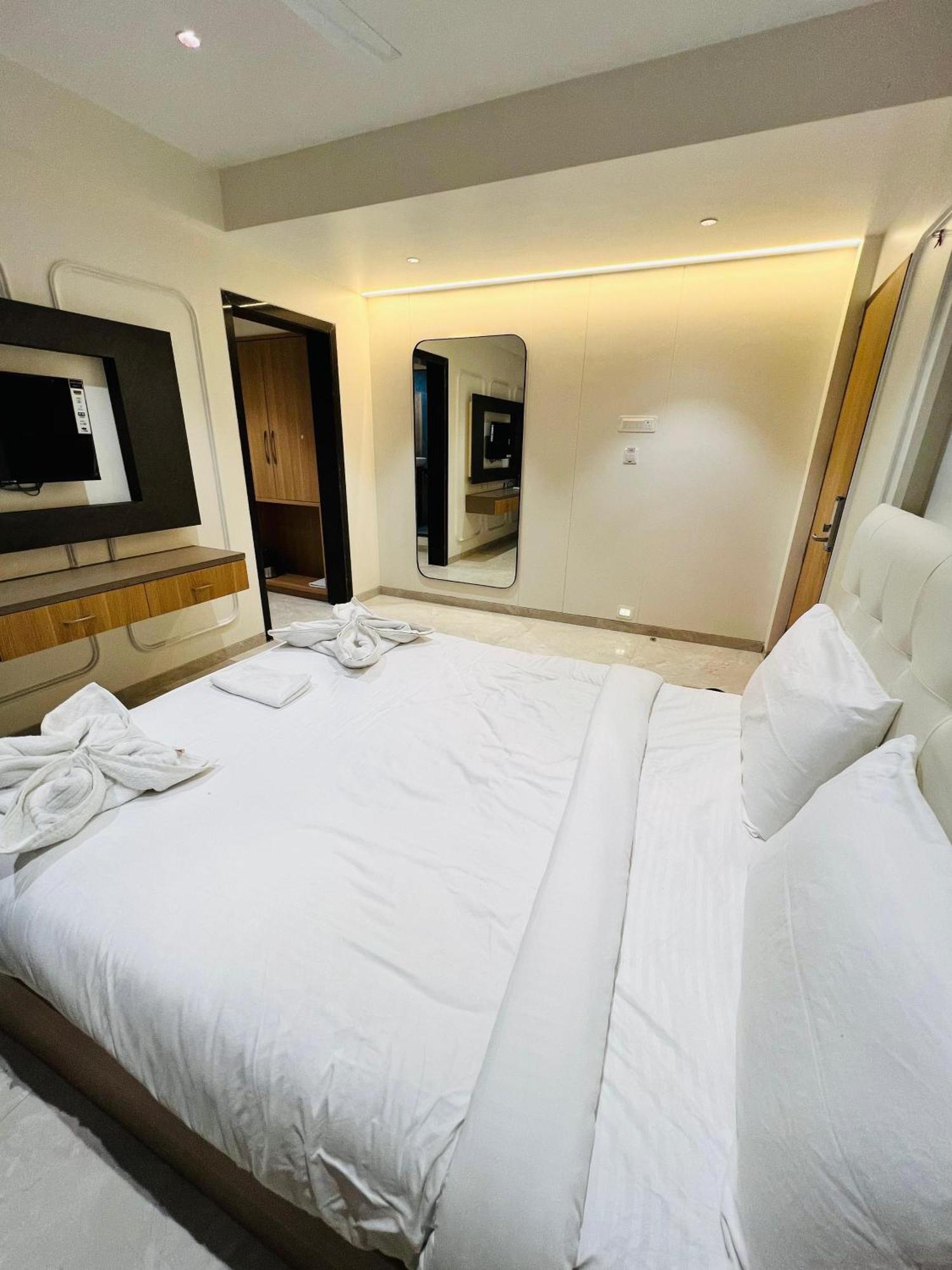 The Grand Leela Resort Khopoli Exterior photo