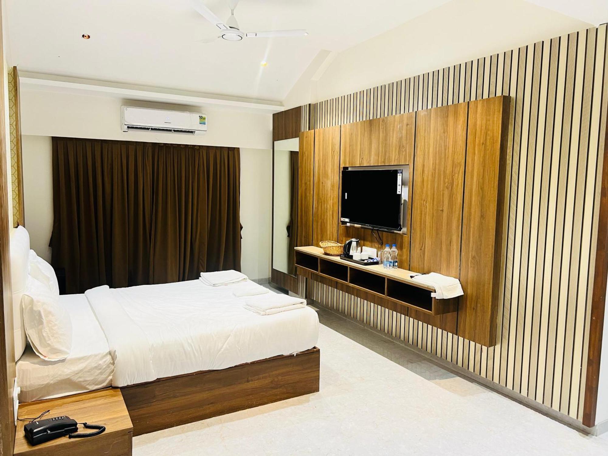 The Grand Leela Resort Khopoli Exterior photo
