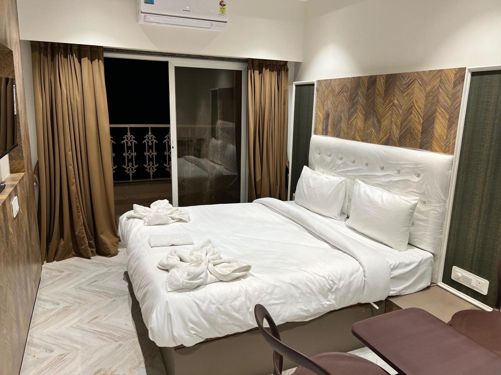 The Grand Leela Resort Khopoli Exterior photo